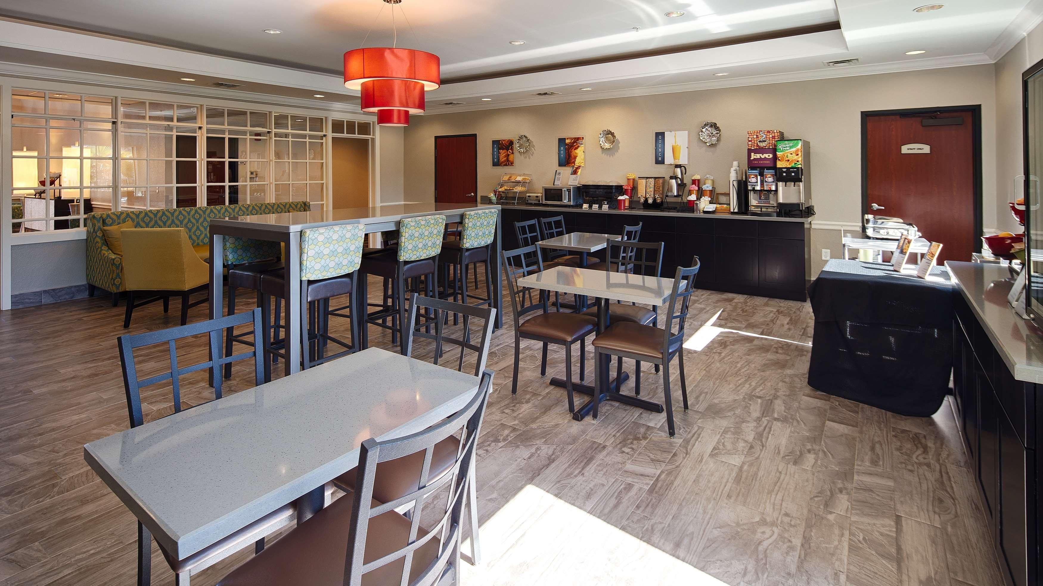 Western Galleria & Hotel 3*
