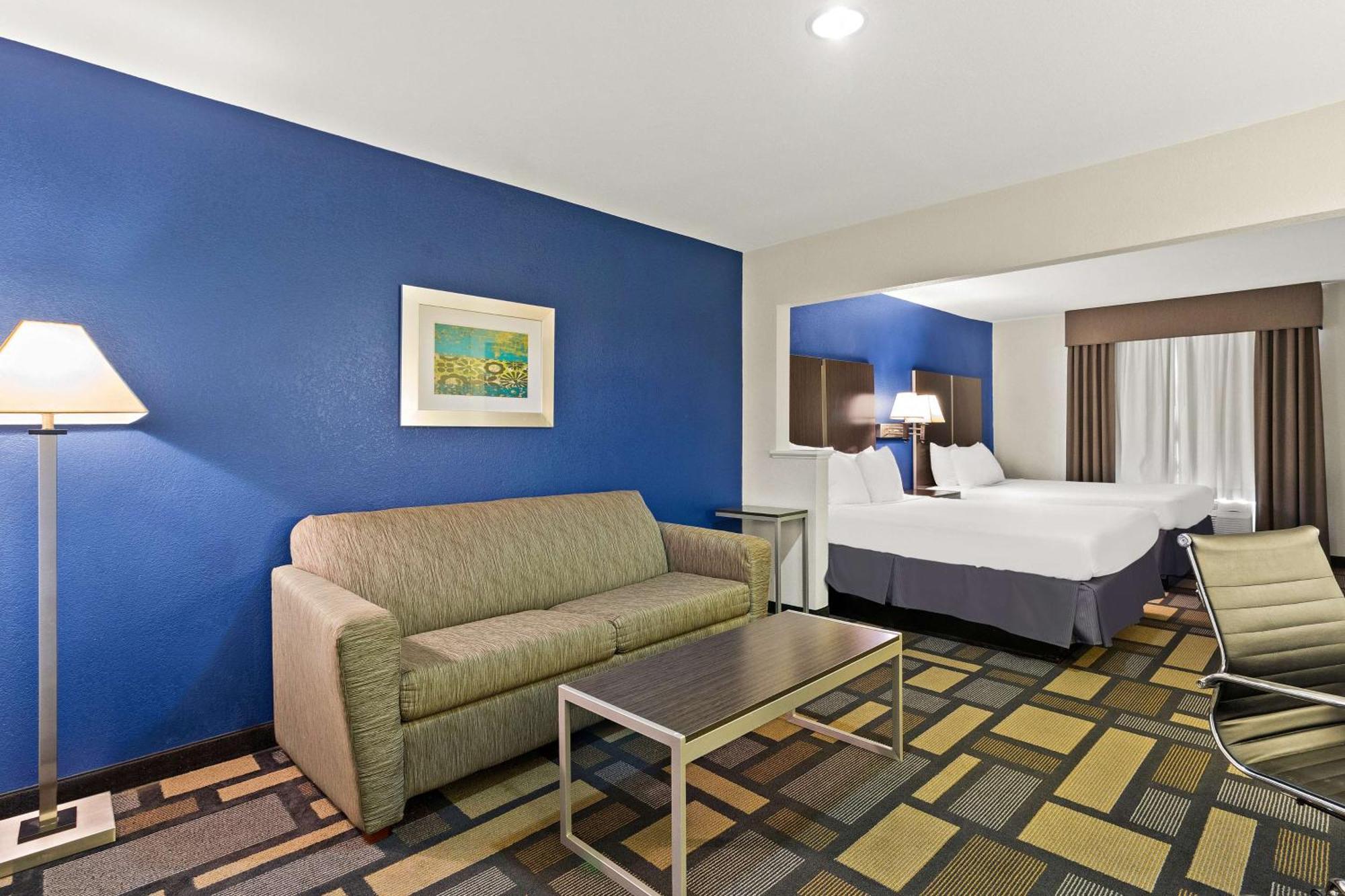 Western Galleria & Hotel 3*